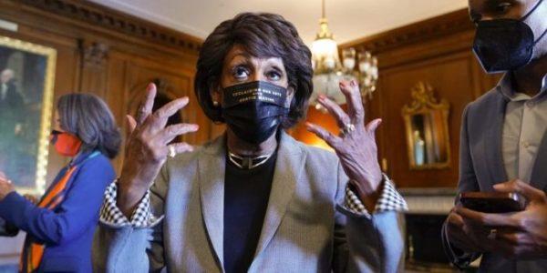 Maxine Waters Whines About Restaurant Heckling—Despite Past Threats Against GOP